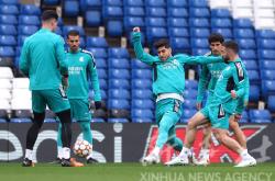 赛前布莱顿备战欧冠；官宣签约细节曝光；话题不断；轮换策略成焦点的简单介绍-爱游戏在线